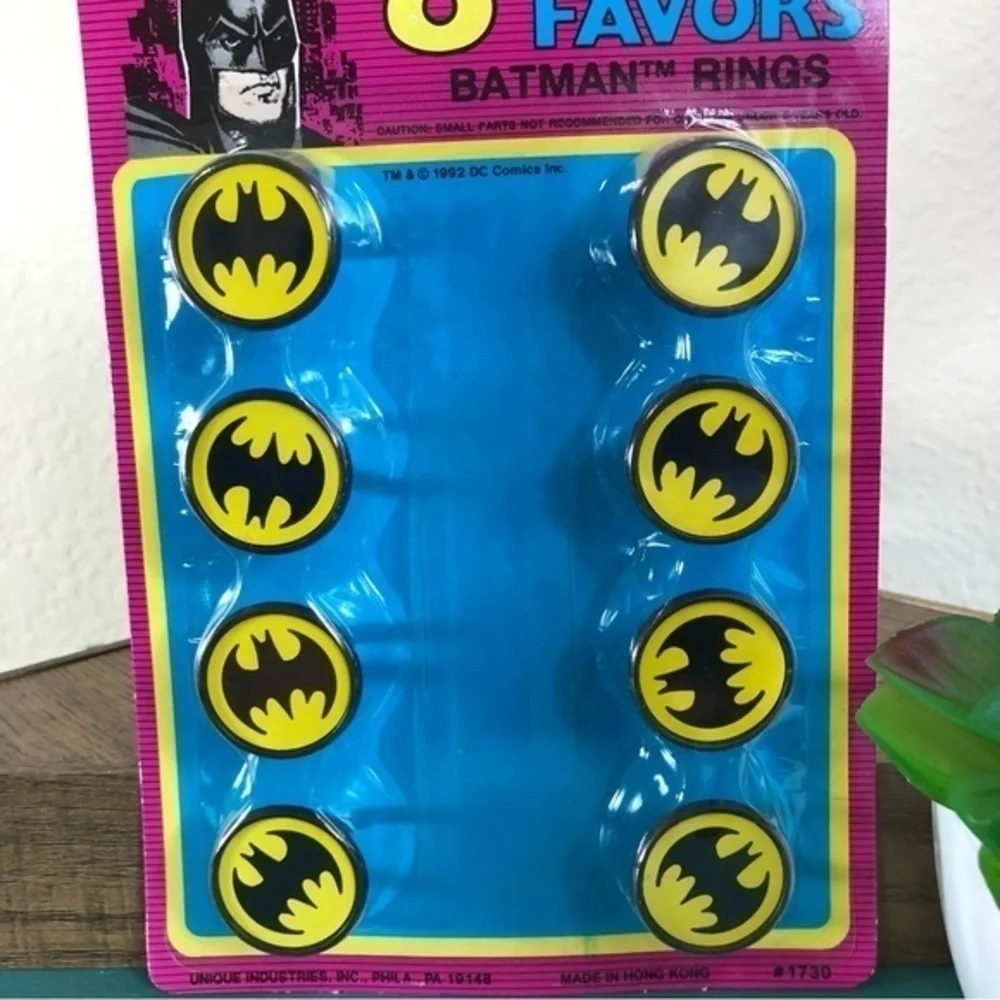 Batman Returns Rings 8 Party Favors Vintage 1992 DC Comics New In Packaging